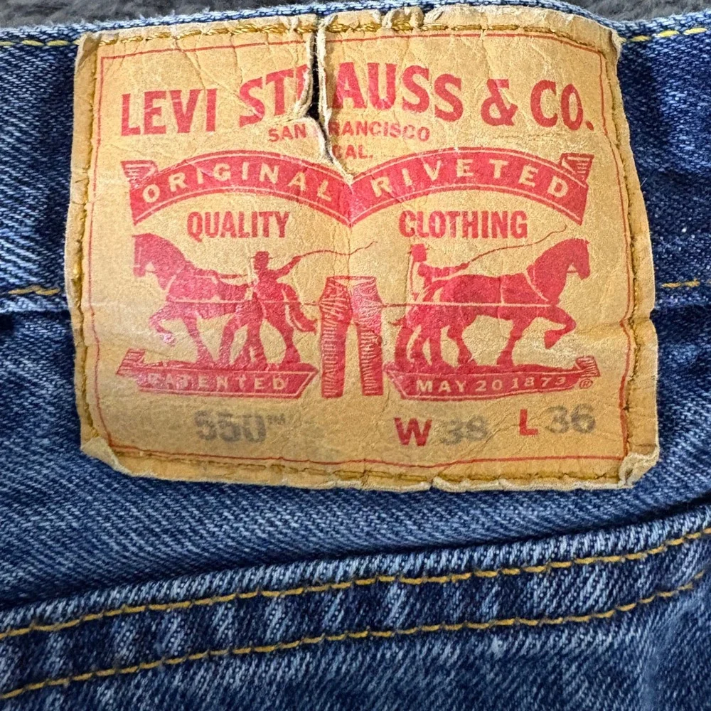 Levis 550 Relaxed Fit Jeans Mens 38x36 Blue Medium Wash Denim Straight Leg AT219
